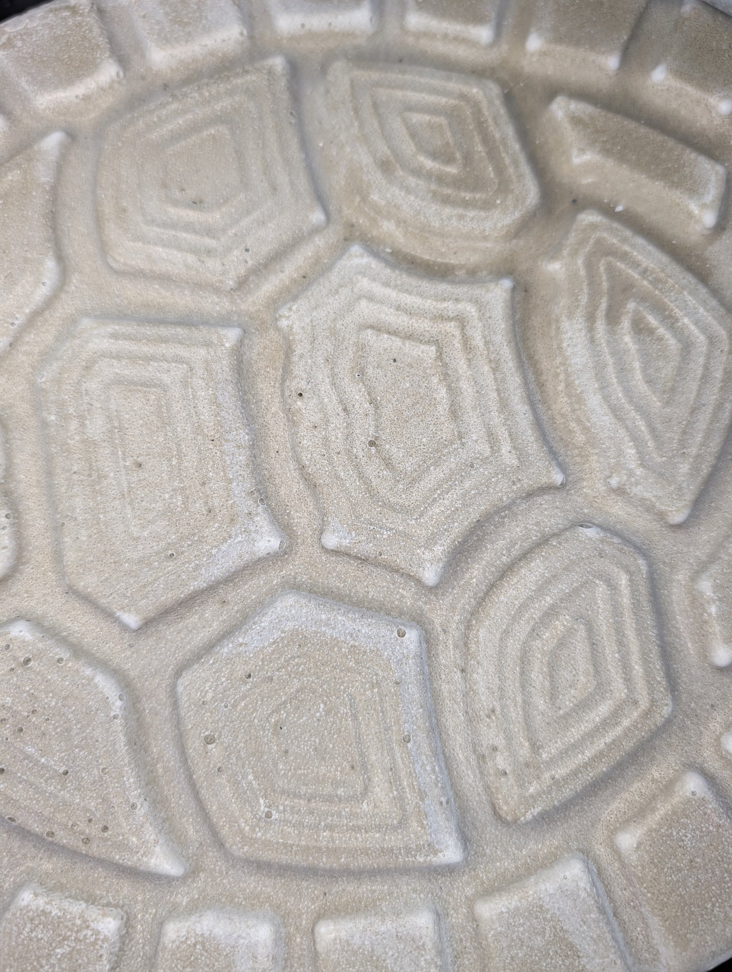 Concrete Turtle Stepping Stone – Garden Turtle Decor – Paintable Cement Yard Art – Outdoor Pathway Stone – Unsealed – DIY Turtle Craft for Lawn & Landscaping