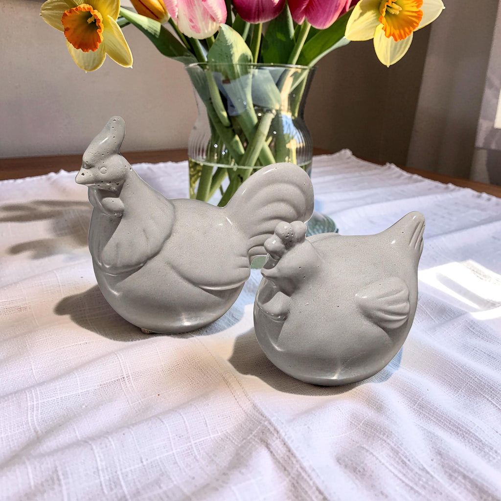Handmade Concrete Chicken Statue Set – Minimalist Farmhouse Decor – Modern Industrial Rooster & Hen Figurines – Nordic Style Concrete Bird