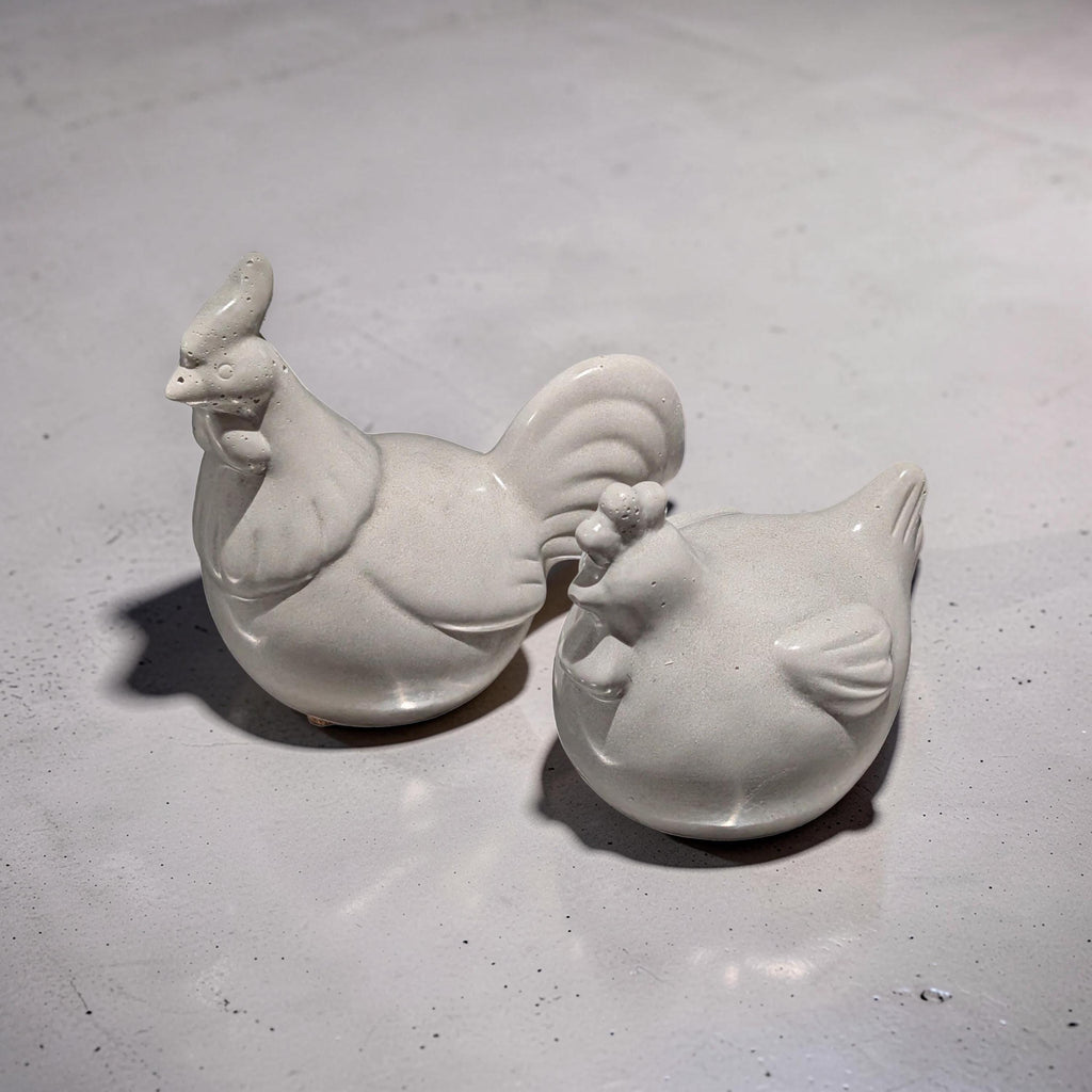 Handmade Concrete Chicken Statue Set – Minimalist Farmhouse Decor – Modern Industrial Rooster & Hen Figurines – Nordic Style Concrete Bird