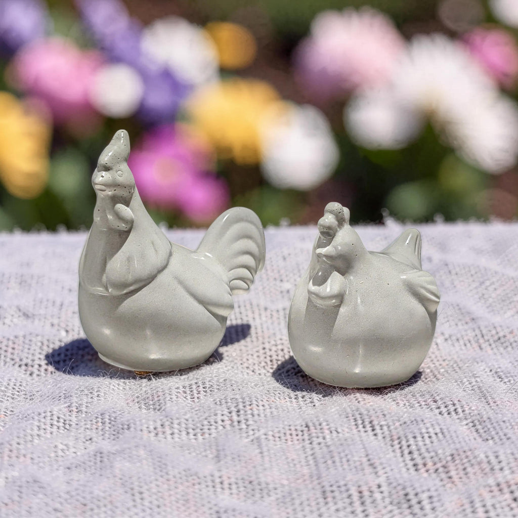Handmade Concrete Chicken Statue Set – Minimalist Farmhouse Decor – Modern Industrial Rooster & Hen Figurines – Nordic Style Concrete Bird