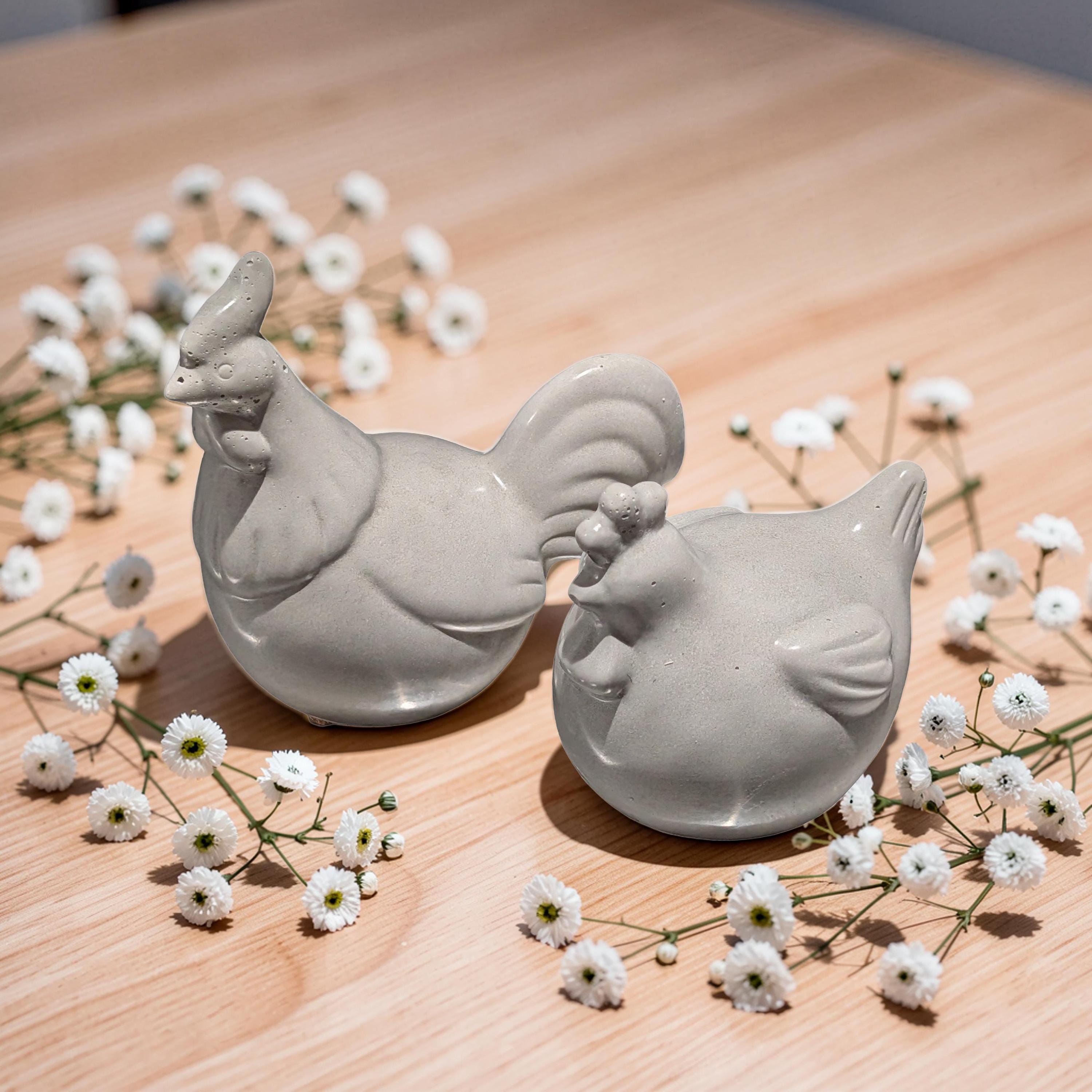 Handmade Concrete Chicken Statue Set – Minimalist Farmhouse Decor – Modern Industrial Rooster & Hen Figurines – Nordic Style Concrete Bird