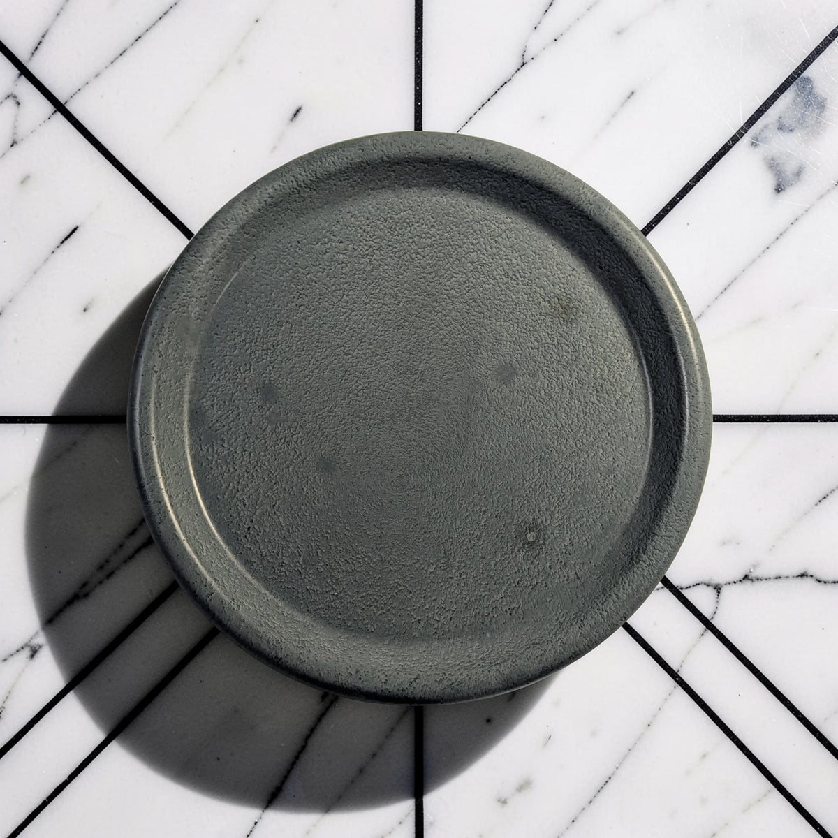 Small Concrete Catchall Tray - 4.7 Inch Round Jewelry Dish, Plant Saucer, Minimalist Key & Ring Holder, Modern Candle Plate, Desk Organizer