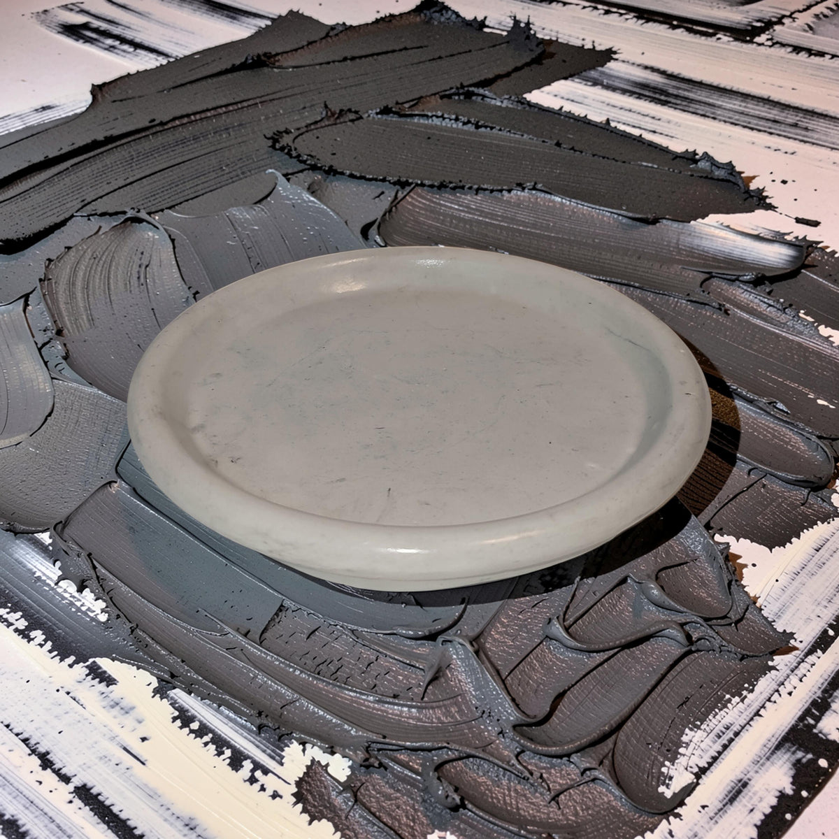Small Concrete Catchall Tray - 4.7 Inch Round Jewelry Dish, Plant Saucer, Minimalist Key & Ring Holder, Modern Candle Plate, Desk Organizer