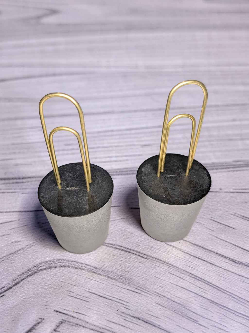 Concrete Photo Holder with Gold Paper Clip, Modern Table Number Holder, Minimalist Desk Card Stand, Wedding Sign & Place Card Display