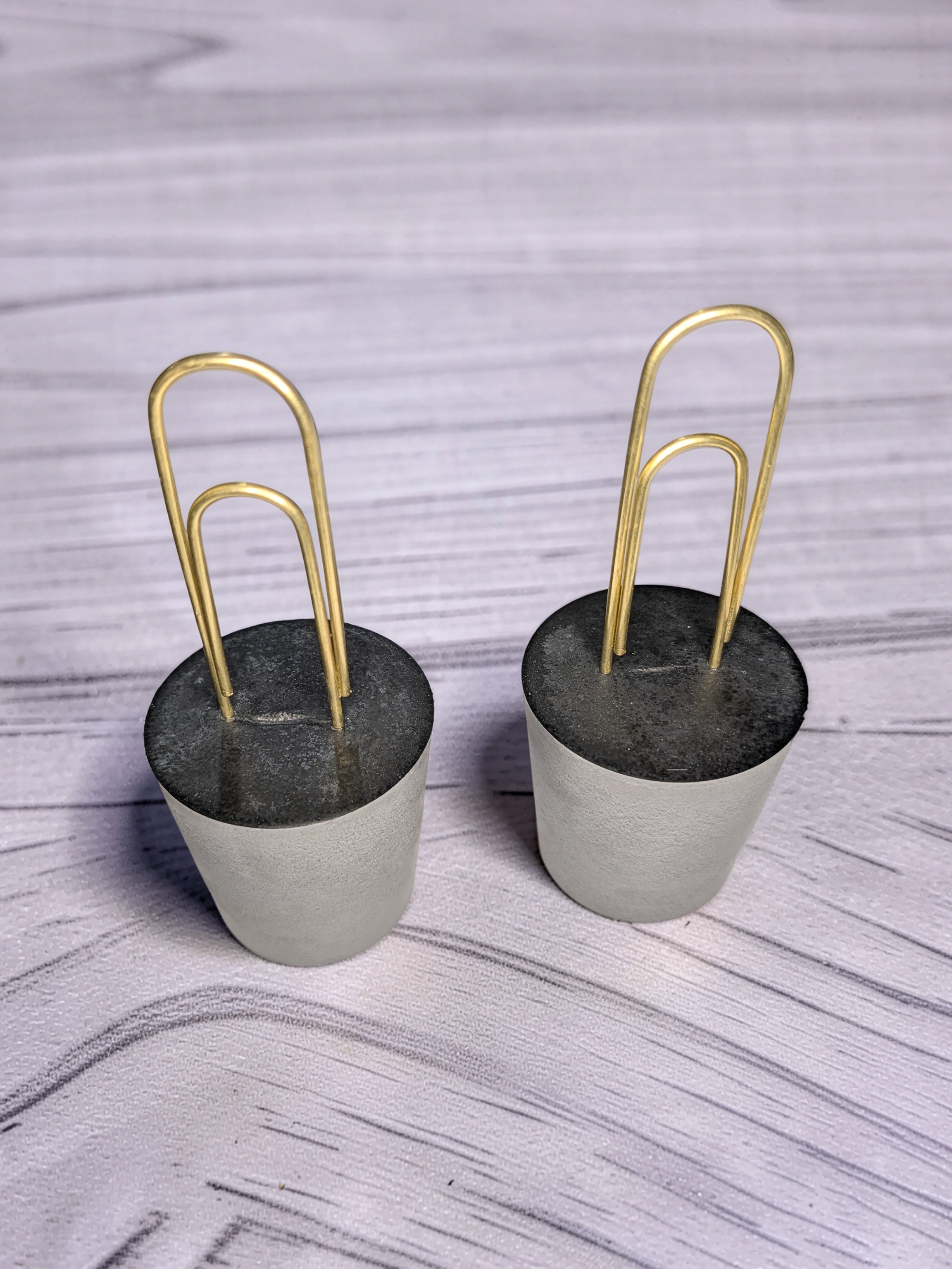Concrete Photo Holder with Gold Paper Clip, Modern Table Number Holder, Minimalist Desk Card Stand, Wedding Sign & Place Card Display